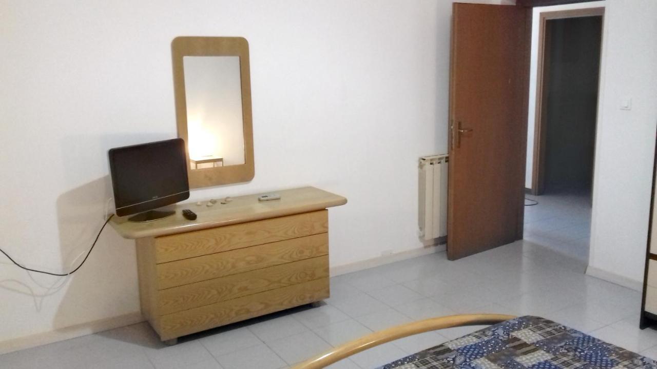 2 Bedrooms Appartement At Pescara 300 M Away From The Beach With Balcony And Wifi ภายนอก รูปภาพ