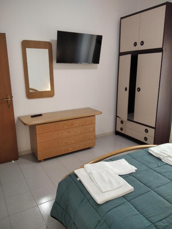 2 Bedrooms Appartement At Pescara 300 M Away From The Beach With Balcony And Wifi ภายนอก รูปภาพ